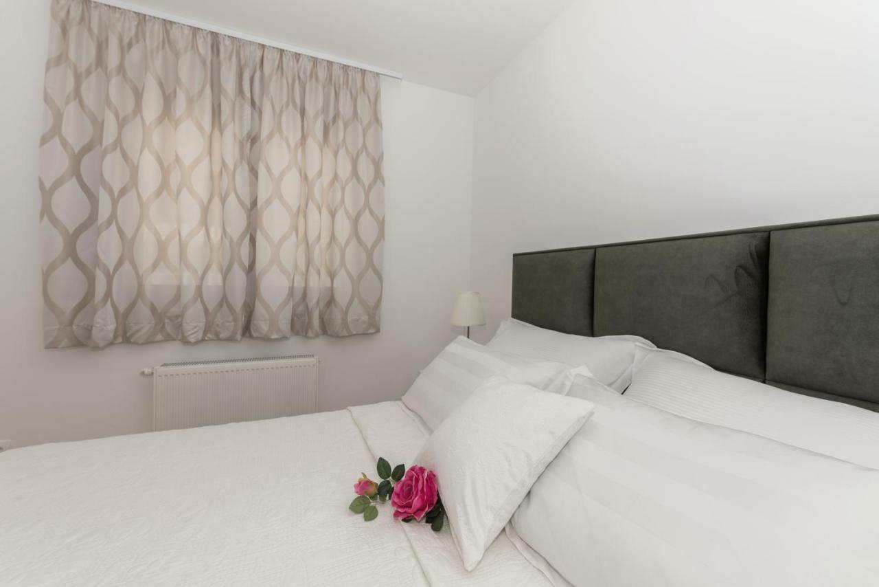 Penthouse Nikola Apartment Makarska Exterior photo